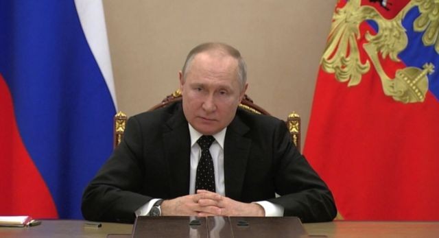 Imagem mostra Vladimir Putin fazendo anúncio sobre força nuclear russa neste domingo (Foto: Reuters)