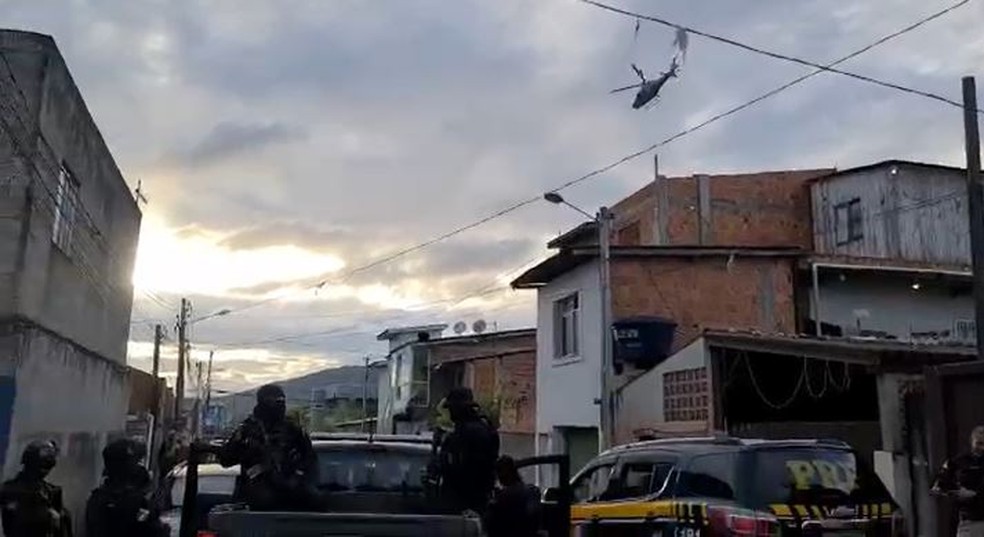 Megaoperação cumpre 284 mandados contra grupo criminoso que tentava expandir área de atuação em SC