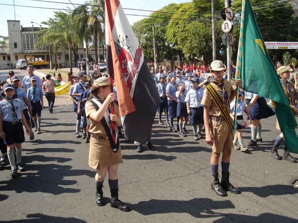 Escoteiro participam de desfile em comemoração ao aniversário de Presidente Prudente — Foto: Arquivo pessoal
