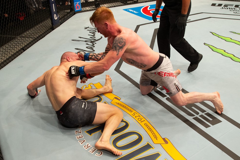 Ed Herman parte para o nocaute apÃ³s derrubar Patrick Cummins no UFC Rochester â?? Foto: Getty Images
