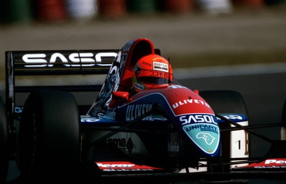 Eddie Irvine estreou bem e irritou Ayrton Senna por tê-lo atrapalhado — Foto: Getty Images