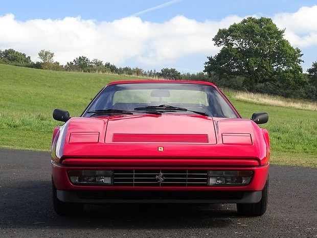 Ferrari dos anos 80 que rodou menos de 500 km em 30 anos pode ser sua (Foto: Divulgação)