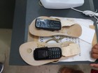 Mulher é flagrada com celulares nas sandálias em visita a presídio no CE