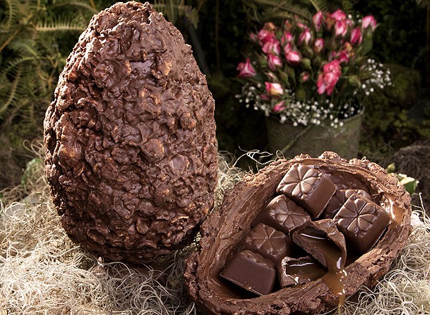 Um chocolate crocante é o que a Mélie Douce traz nesse ovo flocado com bombons de caramelo cremoso. R$ 80 | 450 gramas (Foto: Divulgação)