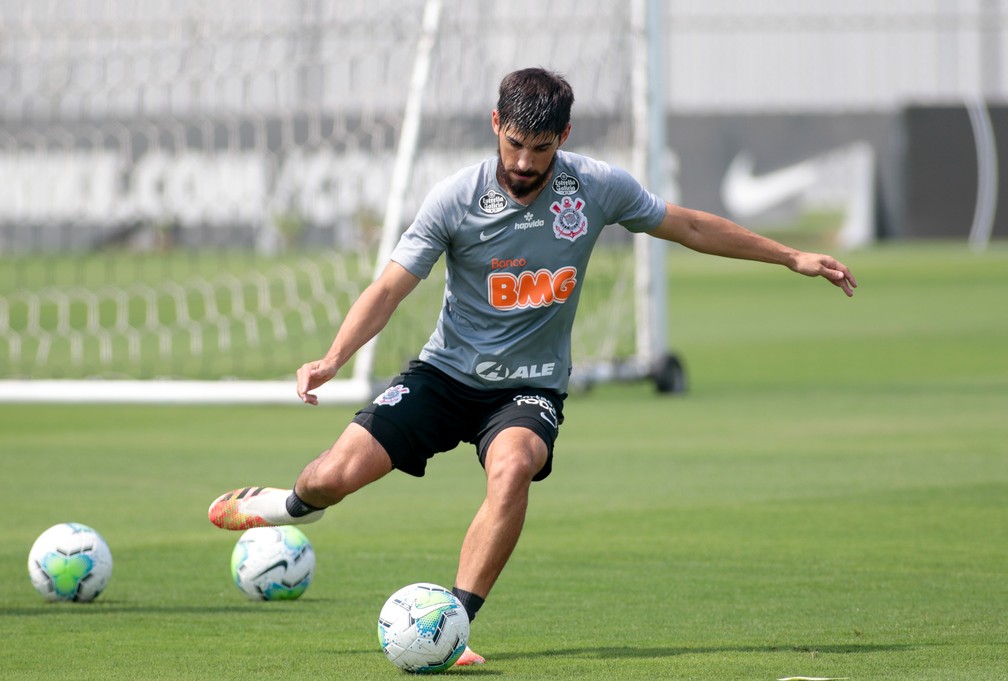 Corinthians paga R$ 7,8 milhões a clube uruguaio e quita compra do zagueiro Bruno Méndez