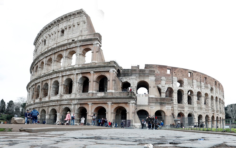 O Coliseu com menos turistas, já afetado pela onda do coronavírus na Itália, em 2 de março — Foto: REUTERS/Remo Casilli