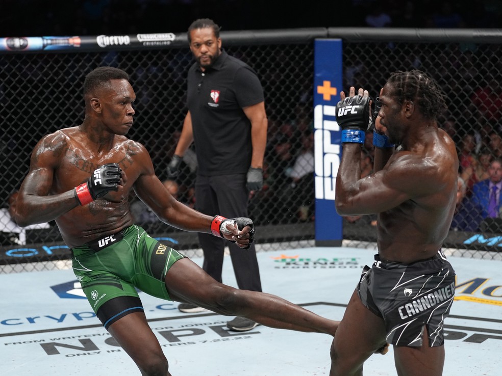 Israel Adesanya Jared Cannonier UFC 276 — Foto: Getty Images