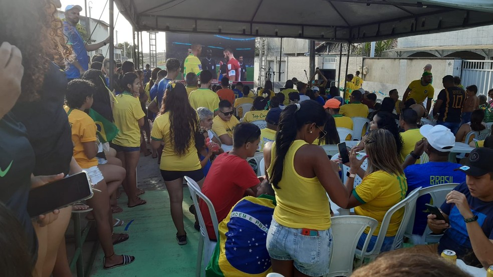 'Rua da Copa' na Grande Natal faz festa para acompanhar vitória do Brasil — Foto: Sérgio Henrique Santos/Inter TV Cabugi
