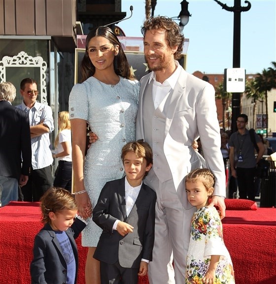 Matthew e Camila com os três filhos (Foto: Reprodução Instagram)