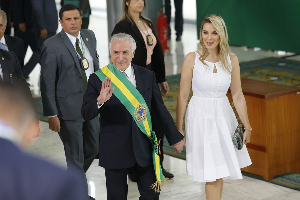 O ex-presidente Michel Temer, e sua esposa, Marcela Temer, antes de receberem o presidente empossado Jair Bolsonaro para a transmissão da faixa presidencial, no Palácio do Planalto, em Brasília — Foto: Dida Sampaio/Estadão Conteúdo