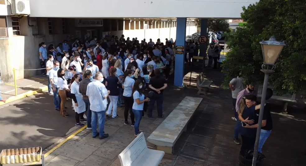 manifestação dos funcionários da Santa Casa de Jaú — Foto: Central da Notícia/Divulgação