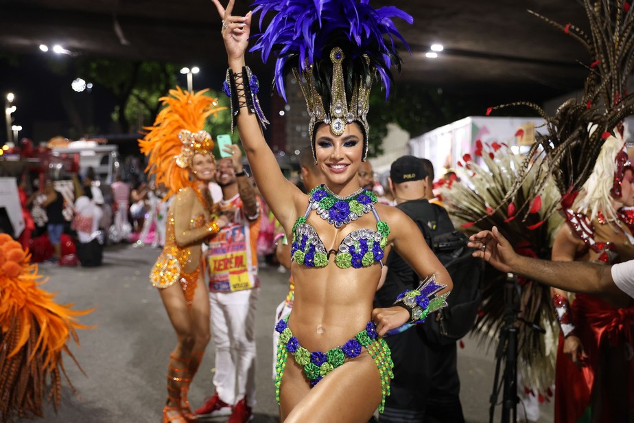 Gabriela Versiani no desfile da Grande Rio