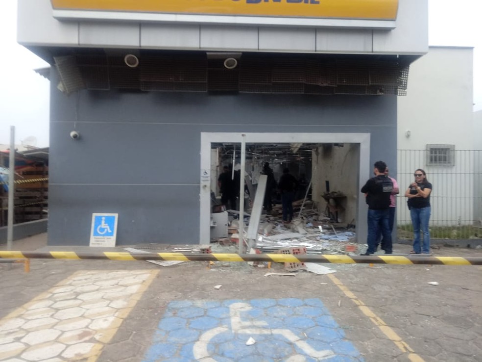 Agência do Banco do Brasil atacada por bandidos em Humberto de Campos — Foto: Domingos Moraes / Colaboração