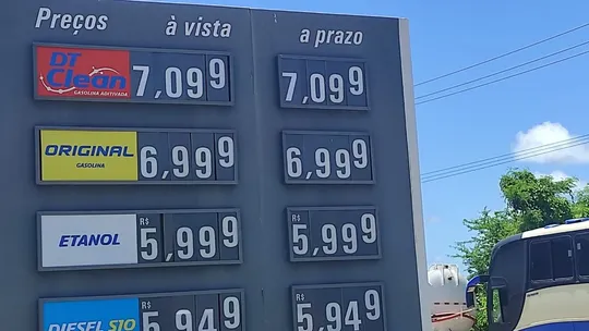 Preço da gasolina sobe pela sexta semana seguida e chega a R$ 6,99 no Brasil