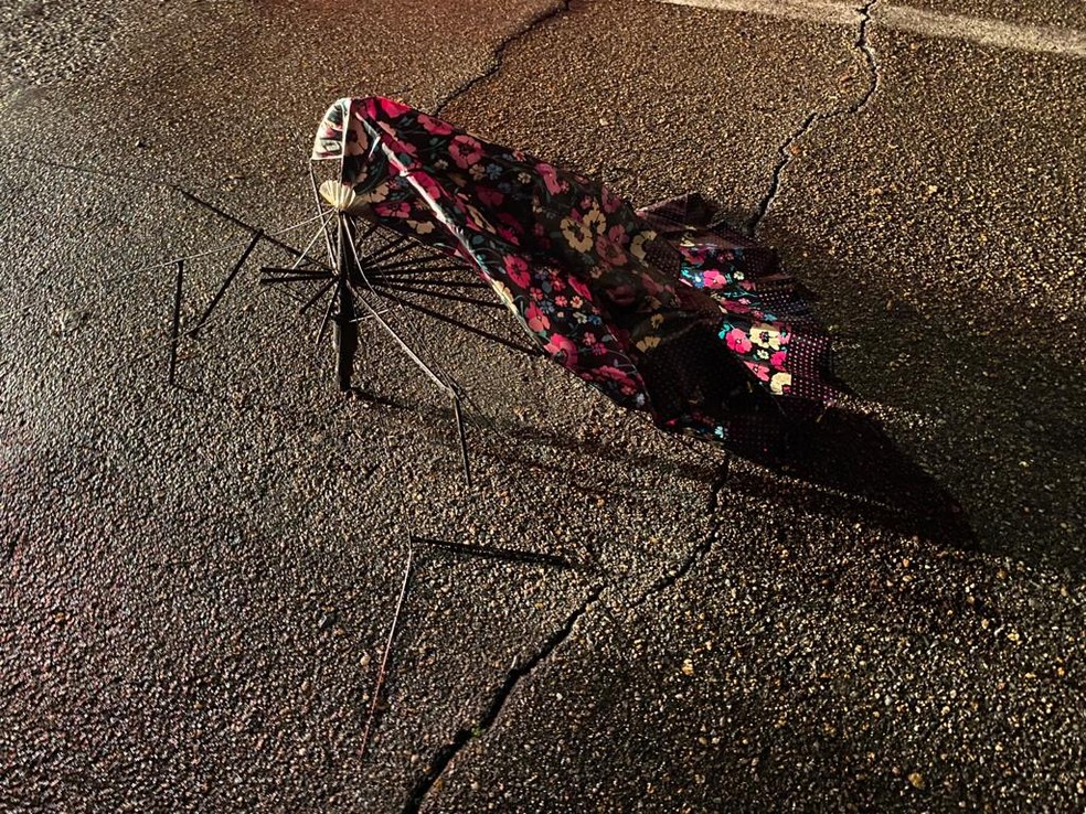 Mulher usou guarda-chuva para se defender de assédio e suspeito morreu minutos após ser atingido em Sobral, no Ceará. — Foto: Arquivo pessoal