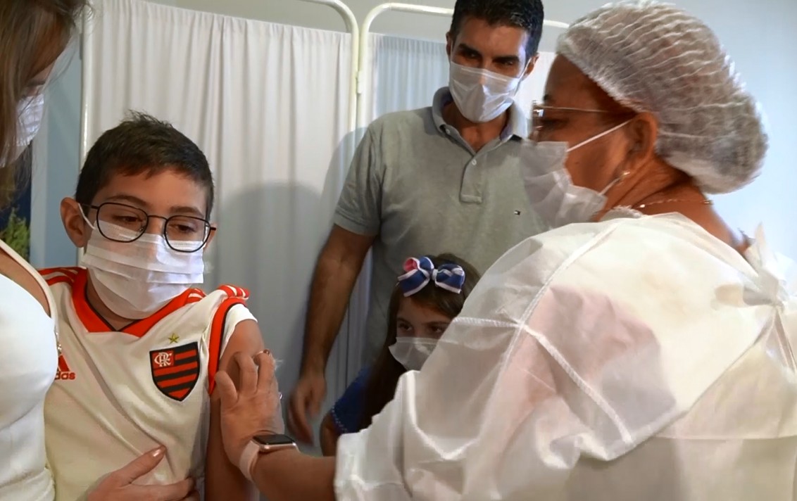 Um mês após ter Covid-19 pela 2ª vez, governador do Pará recebe dose de reforço: 'Vacina salva vidas'