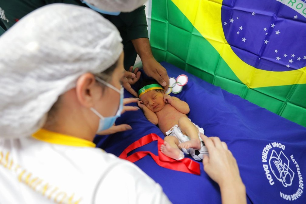 Bebês internados em maternidade de Manaus ganham ensaio fotográfico com tema Olimpíadas. — Foto: Dyheniver Gomes/Divulgação