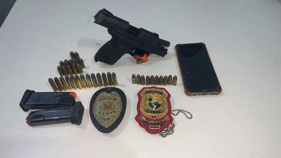 Armas, munições e drogas foram apreendidas na operação — Foto: SSPDS