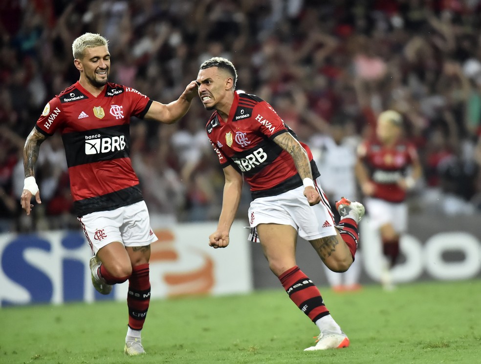 Matheuzinho comemora gol do Flamengo contra o Ceará — Foto: André Durão