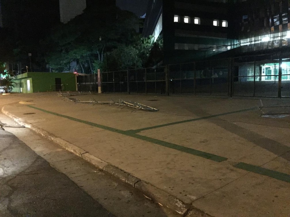 Vandalismo na arena do Palmeiras � Foto: Fabr�cio Crepaldi
