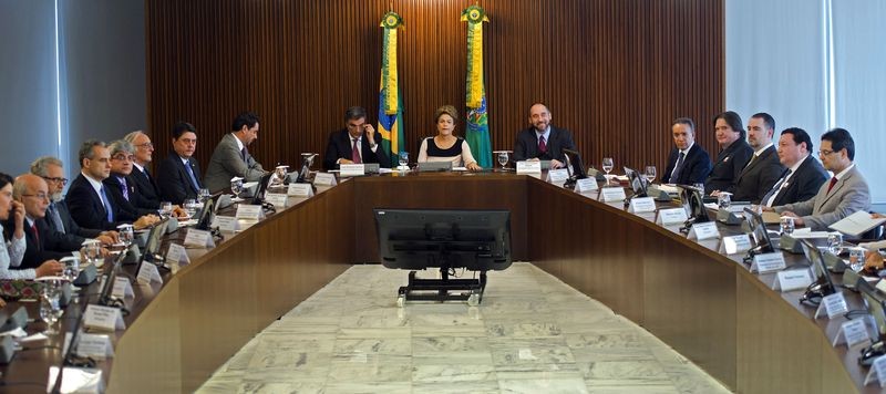 Presidente Dilma em reunião com juristas (Foto: Marcelo Camargo/ Agência Brasil)