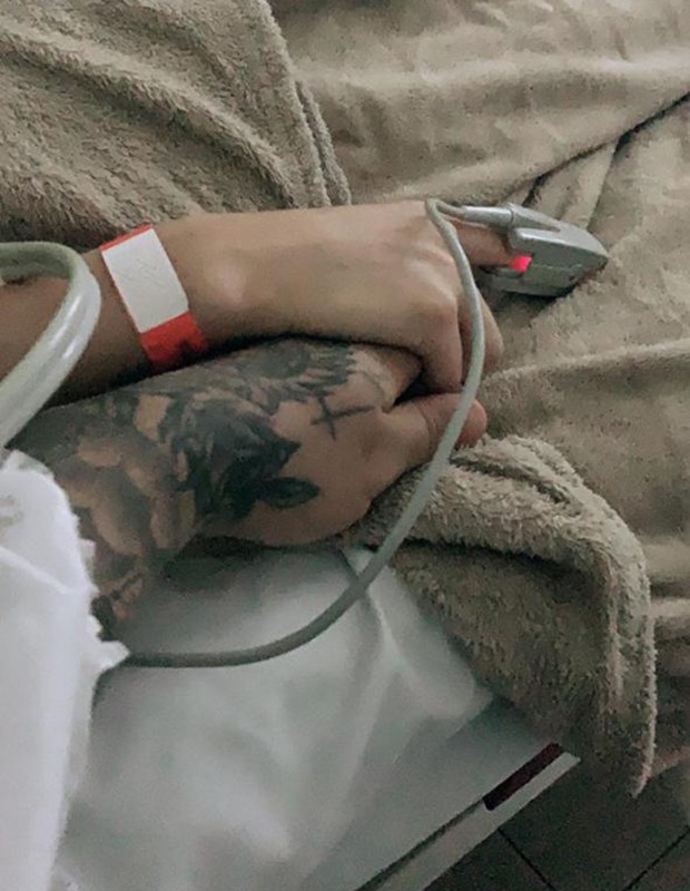 Lucas Lucco posta foto com Lorena no hospital (Foto: Reprodução/Instagram)