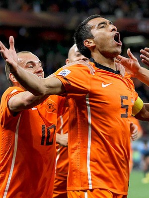 Giovanni van Bronckhorst comemoração Holanda contra Uruguai (Foto: Reuters)