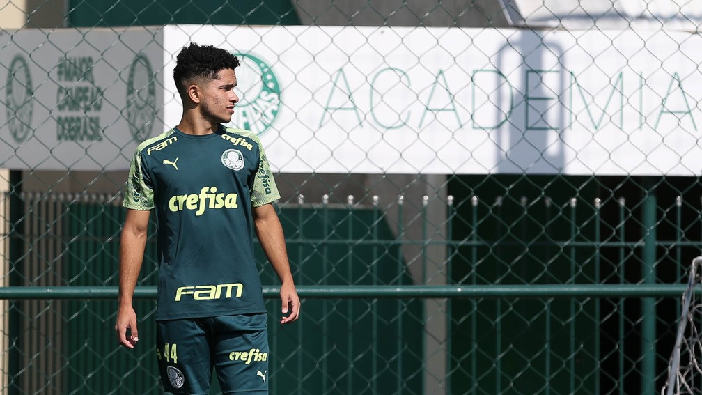 Gabriel Silva tem treinado com o grupo profissional do Palmeiras — Foto: Cesar Greco / Ag. Palmeiras