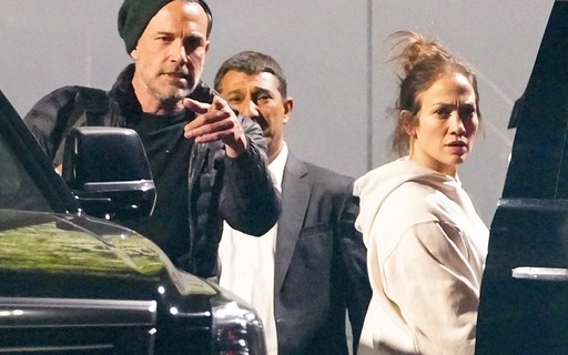 Ben Affleck e Jennifer Lopez fazem cara de 'poucos amigos' com clique em aeroporto