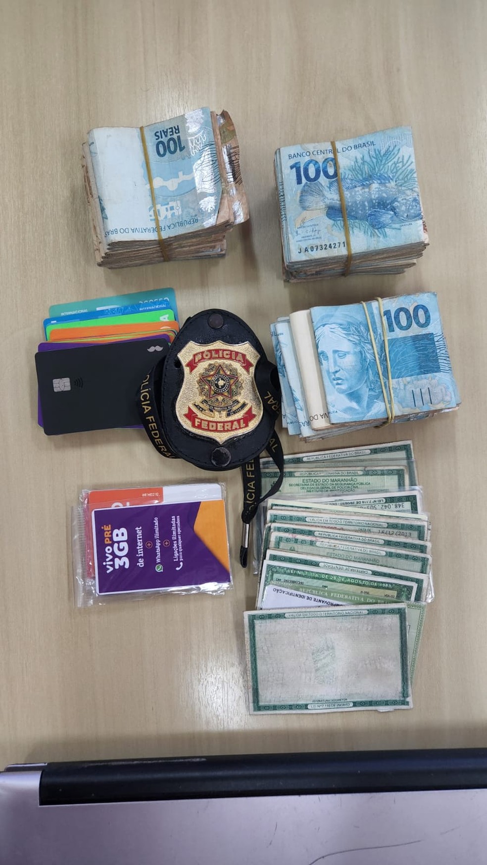 Pol&iacute;cia Federal cumpre mandados de busca e apreens&atilde;o contra suspeitos de fraudarem o Aux&iacute;lio Emergencial no Maranh&atilde;o &mdash; Foto: Divulga&ccedil;&atilde;o/Pol&iacute;cia Federal