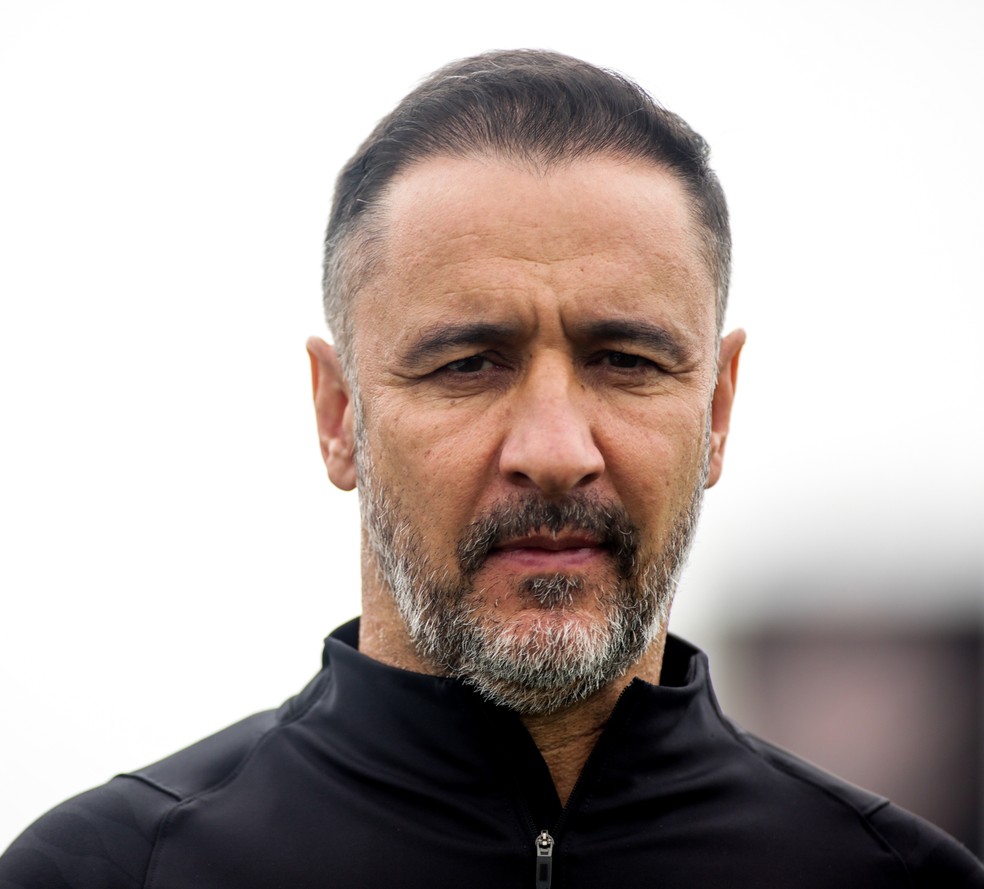 Saudade do mar, parceria lusitana e estranheza com SP: como é a vida de Vítor Pereira no Corinthians