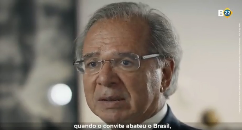 Paulo Guedes, ministro da Economia, durante propaganda de Bolsonaro