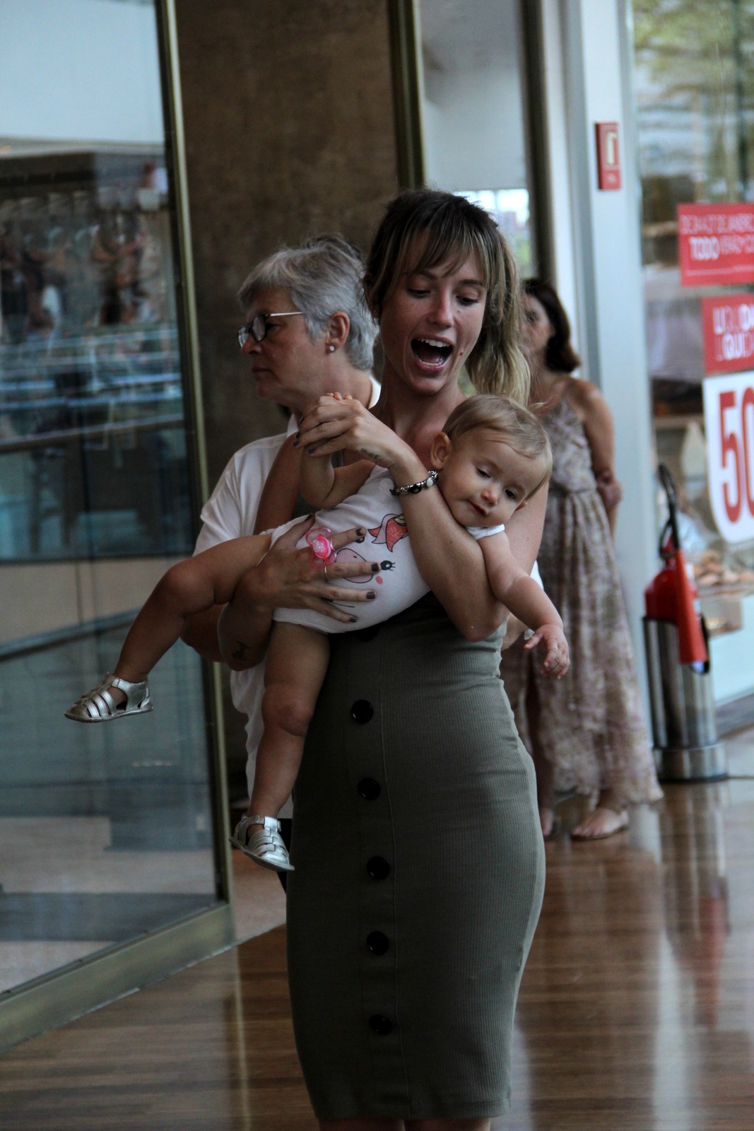Juliana Didone com a filha, marido e mãe  (Foto: J.Humberto/AgNews)