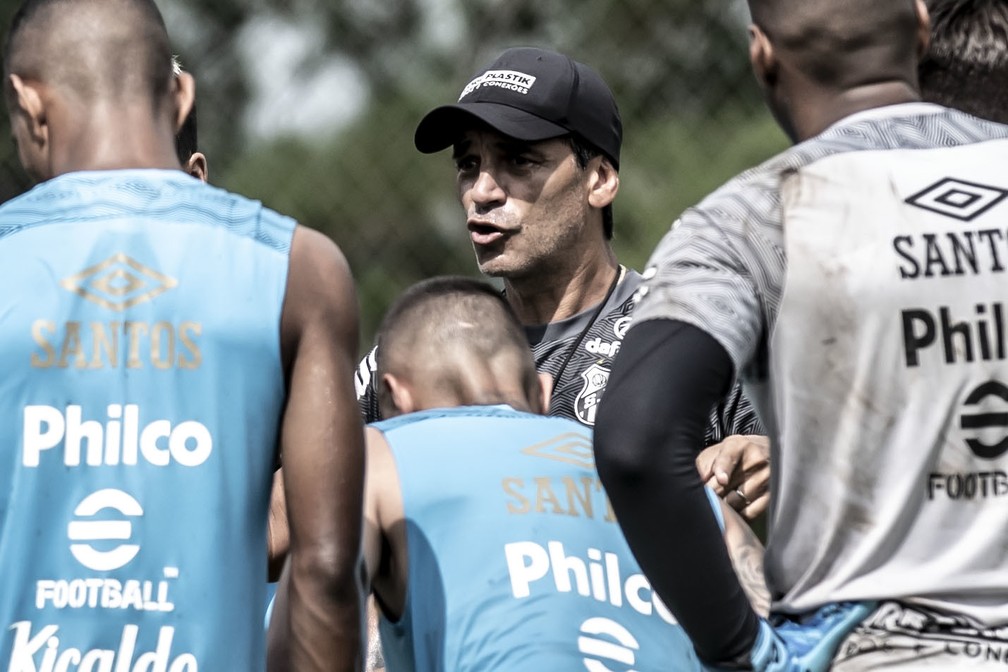 Fabián Bustos espera reforços para a temporada do Santos — Foto: Ivan Storti/Santos FC