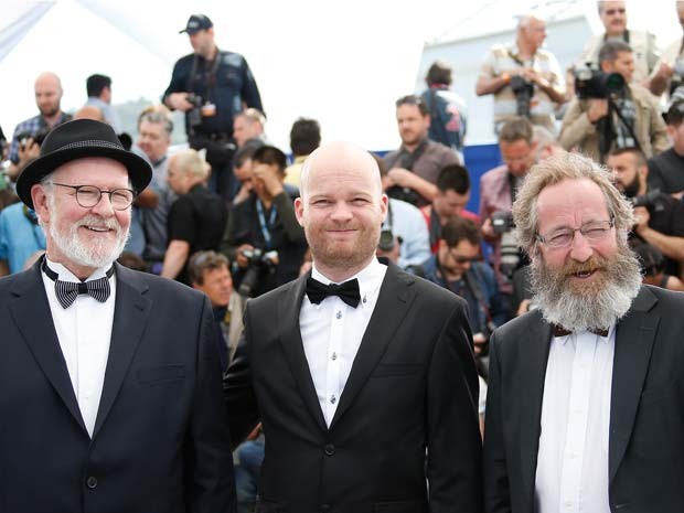 Da esquerda para a direita: o ator Theodor Juliusson, diretor Grimur Hakonarson e o ator Sigurdur Sigurjonsson, de 'Hrutar', durante o Festival de Cannes (Foto: AFP PHOTO / VALERY HACHE)