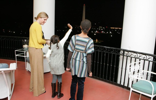 Primeira visita das irmãs Obama à Casa Branca (Foto: Reprodução)