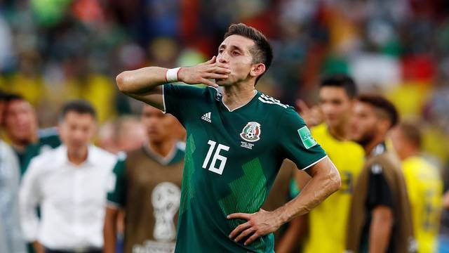 Hector Herrera aguarda aps o fim de jogo entre Mxico x Sucia