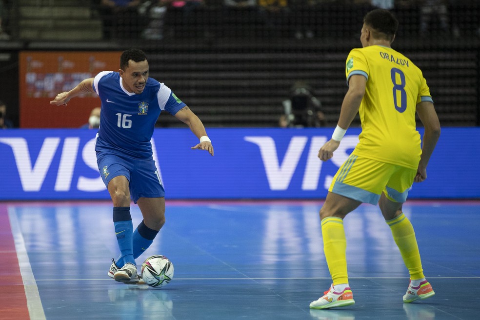 Dieguinho tenta levar o Brasil ao ataque — Foto: Thais Magalhães/CBF