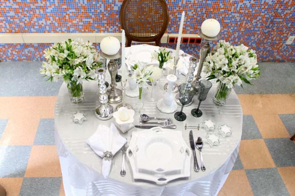 Branco, prata, dourado e outros tons metálicos são sinônimos de glamour e magia (Foto: Divulgação)