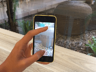 Dê zoom com uma mão só em vídeos no Snapchat (Foto: Camila Peres/TechTudo)