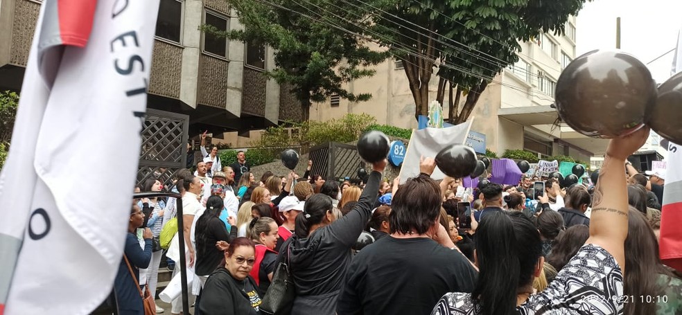 Ato realizado na capital paulista, nesta quarta (21), contra veto do STF ao piso salarial da enfermagem — Foto: Cecília Figueiredo/Sindsep