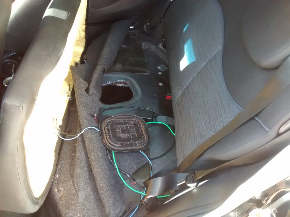 Objetos foram encontrados em um fundo falso — Foto: Mário Nunes/Arquivo pessoal