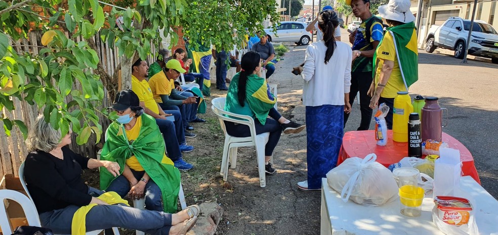 Grupo bolsonarista segue acampado em frente ao Exército em Rio Branco  — Foto: Andryo Amaral/Rede Amazônica Acre