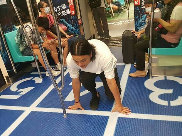 Metrô de Taiwan ganha piso inspirado em esportes olímpicos (Foto: Reprodução)