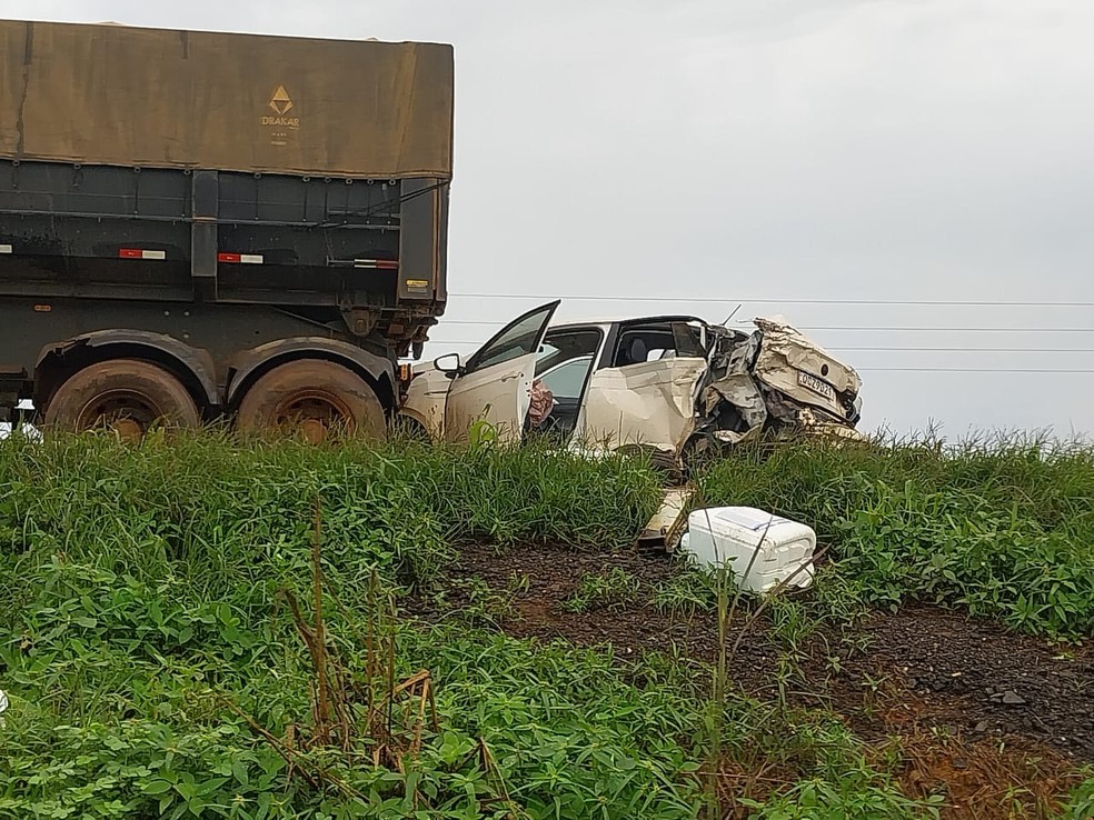 Batida aconteceu no km 657 da BR-163. — Foto: Vander Lucas/Cedida