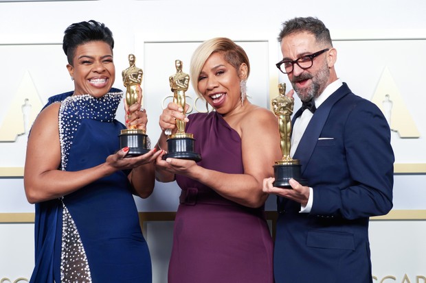 Mia Neal, Jamika Wilson e Sergio Lopez-Rivera ganharam o Oscar na categoria Melhor Figurino por A Voz Suprema do Blues (Foto: Getty Images)