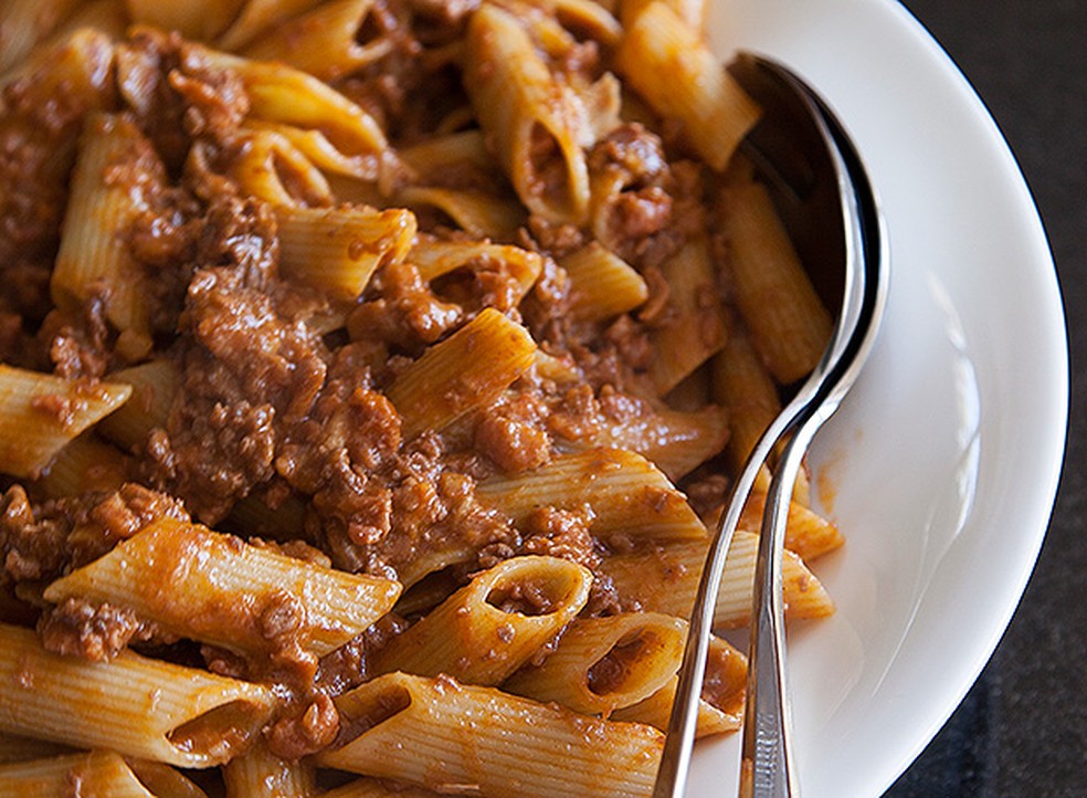 Ragu toscano criado por Andrea Mosiici — Foto: Cacá Bratke / Editora Globo