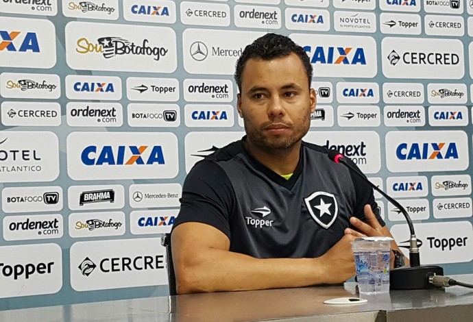 Jair Ventura Botafogo Coletiva (Foto: Marcelo Baltar)