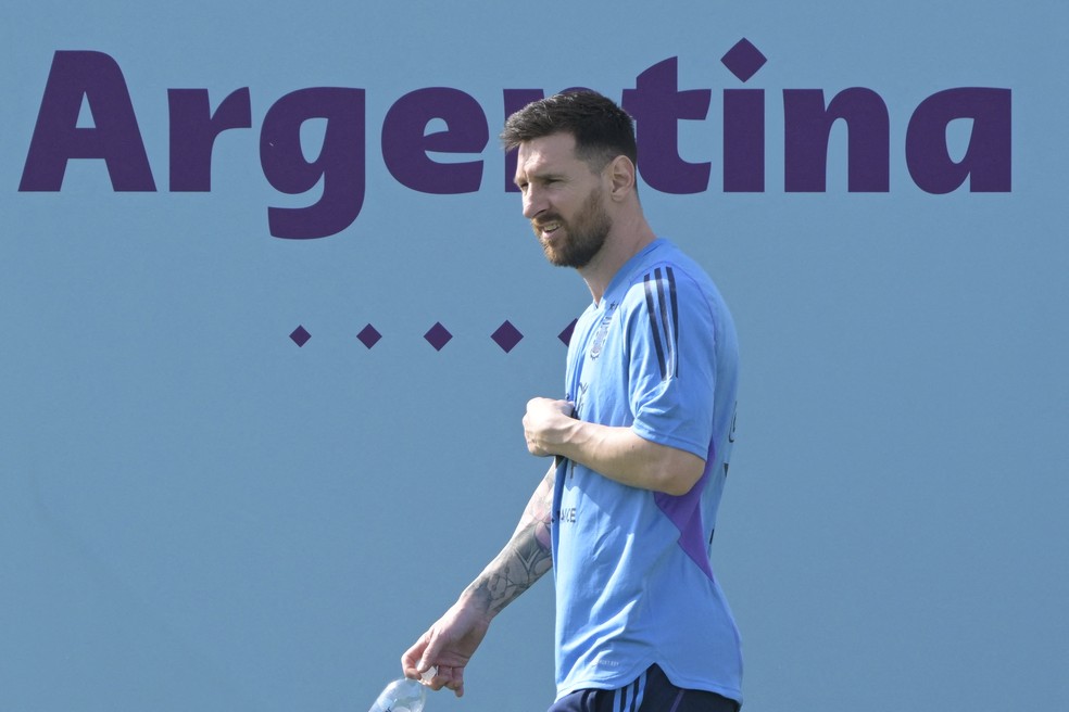 Messi em treino da Argentina no Catar  Foto: JUAN MABROMATA / AFP