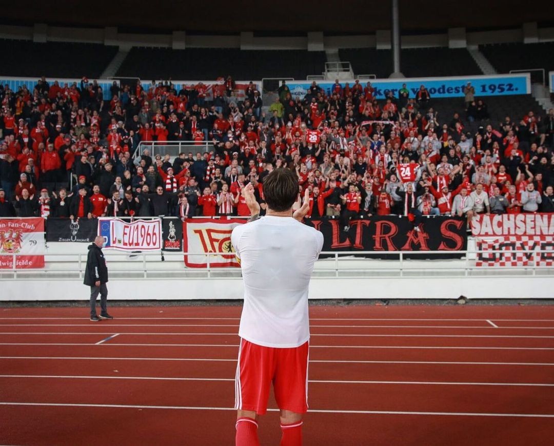 UEFA ordena fechamento parcial do estádio do Union Berlin por comportamento racista de torcedores (Foto: Reprodução/Instagram)